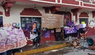 Mujeres realizaron protestas en el ayuntamiento de Progreso de Obregón, Hidalgo, en exigencia de justicia ante el feminicidio de la doctora Beatriz Hernández.