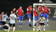 El momento del gol de Lionel Messi, de Argentina, contra Chile