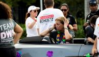 Un automovilista atropelló a dos personas durante el desfile LGBT+ en Florida; reportan 1 muerto.