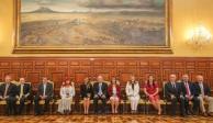 A través de sus redes sociales, el Presidente Andrés Manuel López Obrador compartió una fotografía de su reunión con los 11 gobernadores electos de Morena.