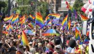 Activistas y defensores de la comunidad LGBT participan en una marcha del orgullo gay, el pasado 19 de junio.
