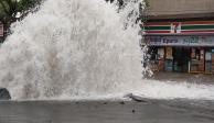 Vecinos de la alcaldía Coyoacán reportan una enorme fuga de agua en Canal de Miramontes.