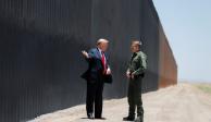 Donald Trump en la frontera entre México y Estados Unidos, en foto de archivo.