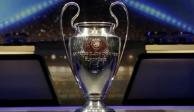 El trofeo de la Champions League, competencia en la que participan equipos de la UEFA.