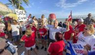 Cubanos que viven en Florida expresan apoyo a ciudadanos a distancia.