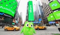 Duolingo debuta en el mercado de valores y sus acciones se disparan 39%.