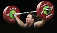 La pesista neozelandeza Laurel Hubbard durante una competencia en 2018. En Tokio 2020 participará en la categoría femenina de 87 kilos.