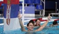 Jugadores de Serbia celebran el título en los Juegos Olímpicos de Tokio 2020