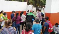 Entre 50 y 500 pesos han llegado a cobrar por un buen lugar para la vacuna en Oaxaca