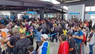 En la terminal de Santa Martha, personas hacen fila para poder subir a la Línea 2 de Cablebús.