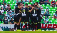 Futbolistas de Chivas antes de su partido contra Santos el pasado 15 de agosto en la Fecha 4 de la Liga MX.