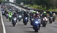 Decenas de motociclistas conducen a Tres Marías en memoria de los fallecidos.