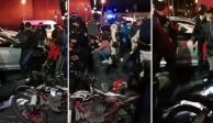 En redes sociales circuló un video momentos después de que el conductor fuera golpeado por los motociclistas.