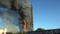 Un rascacielos en Italia fue consumido por el fuego