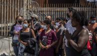 Una manifestación de migrantes que exigieron asilo político provocó el cierre temporal del cruce peatonal y la línea Sentri de la garita internacional de San Ysidro