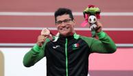 Juan Pablo Cervantes luce el bronce que ganó en los Juegos Paralímpicos de Tokio 2020.