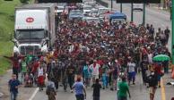 La caravana de migrantes que salió esta mañana de Tapachula continúa su caminata hacia la frontera norte.