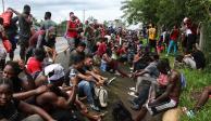 Cerca de 500 migrantes fueron detenidos por las autoridades nacionales en un domo del municipio de Huixtla, Chiapas, en donde se instalaron para descansar, antes de partir rumbo a Villa Comaltitlán.