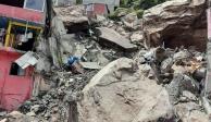 Grandes pedazos de roca cayeron sobre tres casas ubicadas en Tlalnepantla, Estado de México,