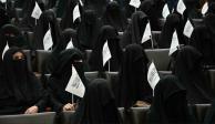Avanza el plan de los talibanes; mujeres de Afganistán protestan "por su propia voluntad" a favor de ellos