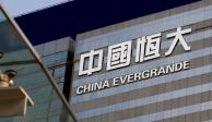 Evergrande busca vender una participación de nueve mil 990 millones de yuanes, con la finalidad de evitar el impago de sus deudas.