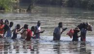 Haitianos cruzan el río Bravo del lado texano hacia suelo mexicano para conseguir comida y víveres