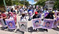 Padres y familiares de los 43 normalistas desaparecidos hace 7 años en Iguala marcharon para exigirle al gobierno federal que cumpla su promesa de dar con el paradero de los jóvenes, ya que ellos consideran que es poco lo que se a avanzado en la investiga
