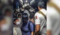 En el autobús con migrantes había 28 menores de edad que fueron trasladados a una oficina del Sistema Nacional DIF en Tabasco.