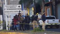 Policías custodian la escena de la balacera en el bar La Cantina 25, en Morelia, donde seis personas fueron asesinadas el lunes pasado.