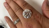 Una mujer de 70 años confundió un valioso diamante con bisutería barata