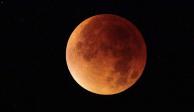 Eclipse lunar, cuando el satélite adquiere un color rojizo.