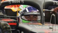 Checo Pérez, en su monoplaza de Red Bull, previo a una de las primeras Prácticas del Gran Premio de México de F1.