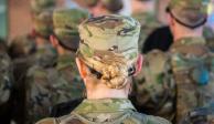 Estados Unidos celebra que ya tiene una mujer francotiradora en el Ejército