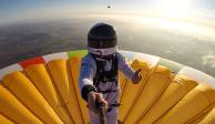 A más de 3 mil metros de altura, hombre se toma una arriesgada selfie