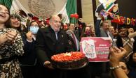 Diputados de Morena celebraron el cumpleaños del Presidente, Andrés Manuel López Obrador, ayer en San Lázaro