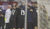 Jugadores de Croacia celebran su gol en las clasificatorias rumbo a Qatar 2022