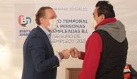 Santiago Taboada encabezó la entrega del seguro de desempleo, apoyo social entregado por segundo año consecutivo con el cual se beneficiaron a mil 200 personas.