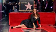 Salma Hayek devela su estrella en el Paseo de la Fama de Hollywood