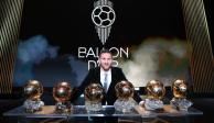 Lionel Messi posa con Balones de Oro