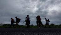 Integrantes de la caravana migrante caminan rumbo a Veracruz.&nbsp;