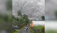 Habitantes de Java huyeron de la columna de ceniza que provocó el volcán Semeru