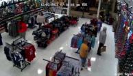 Hombre desata balacera en centro comercial de Texas
