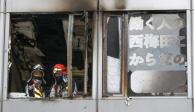 El incendio comenzó en el cuarto piso de un edificio de ocho pisos en el área comercial y de entretenimiento de Kitashinchi.