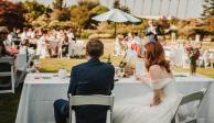 Una novia planea sentar a los invitados antivacunas "apartados" en el baile de su boda