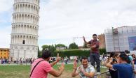 Cuando las fotos no se podían ver en el momento, a una mujer le tomaron una decepcionante foto en la Torre de Pisa