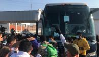 Primer camión de migrantes sale del refugio Casa del Peregrino con rumbo a Ciudad Juárez, Chihuahua.