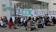 Estudiantes del CIDE protestan desde la calle.