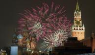 Rusia recibe Año Nuevo con fuegos artificiales.