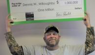Fotografía del ganador de un millón de dólares de la Lotería de Virginia.
