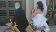 El padre de la novia tomó una bici y se llevó a su hija a la iglesia para casarse